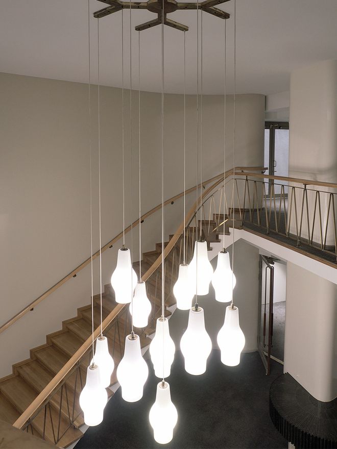 Paavo Tynell chandelier at Hotel Vaakuna