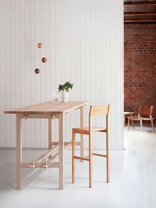 Nikari Arkipelago bar table