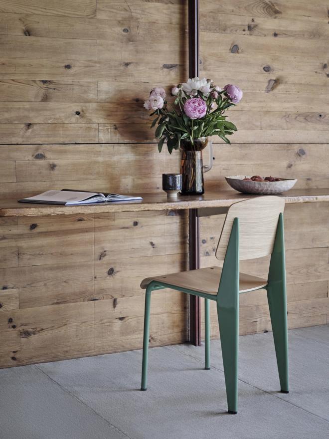 Vitra Jean Prouvé collection: Standard chair, green