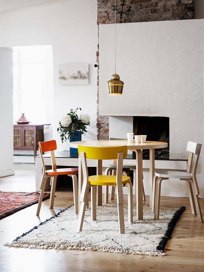 Artekin Aalto-tuoli 69 useassa eri värissä.