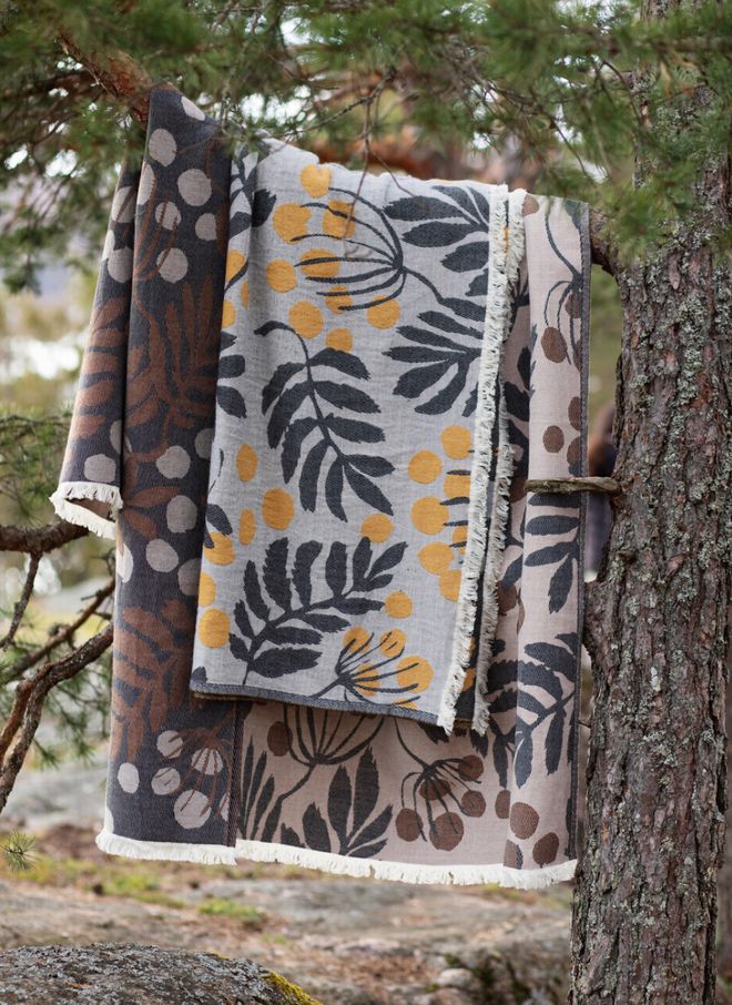Pihapuu throw