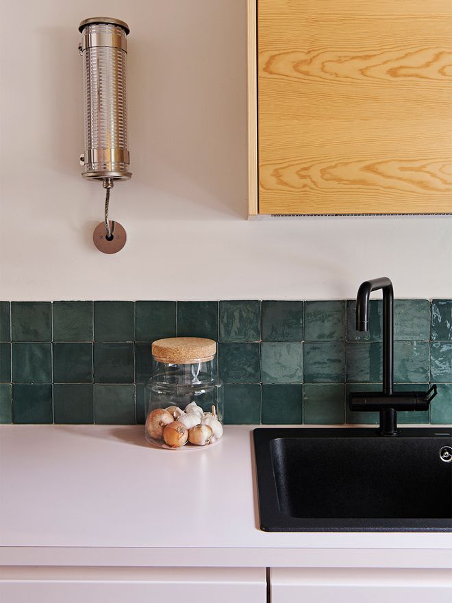 An image of Asli Ufacik's home: the kitchen decor.