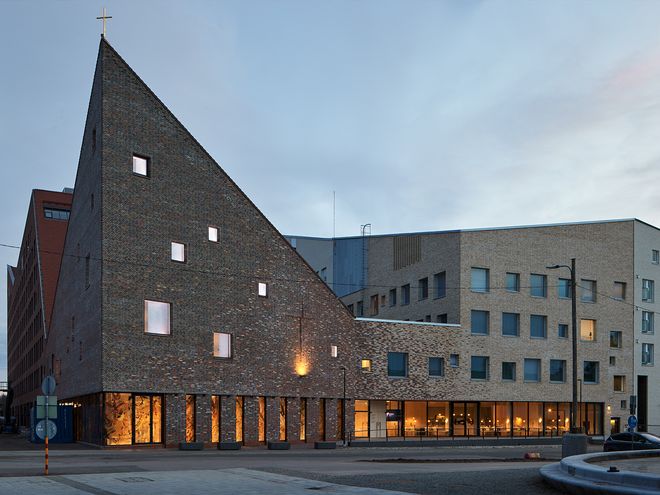 Tikkurilan kirkon julkisivu