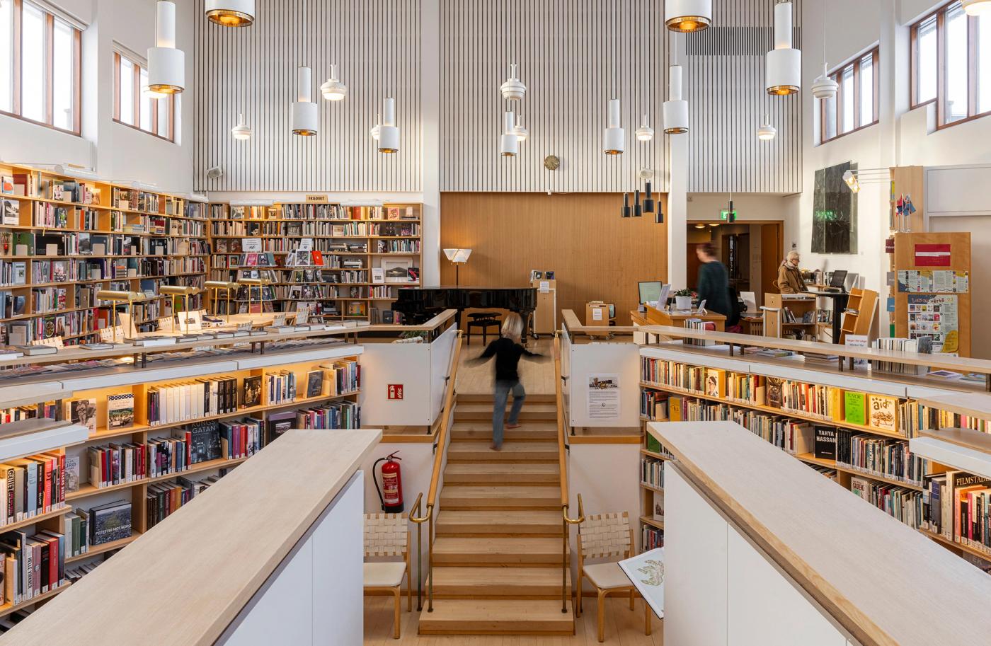 Image of the library in the Nordic House by Alvar Aalto