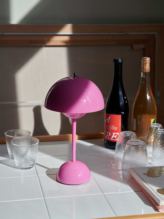 &Tradition Flowerpot VP9 table lamp, tangy pink