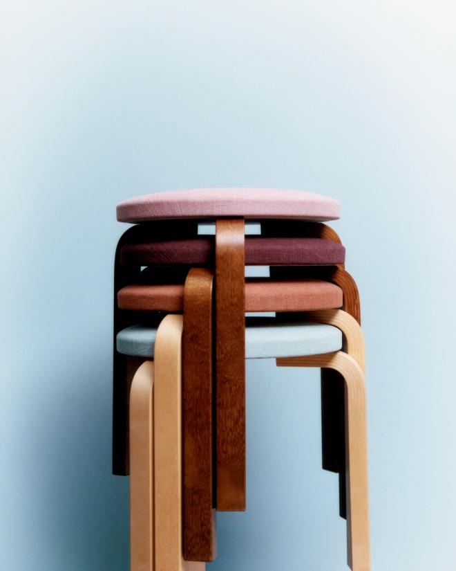 Aalto jakkara 60, Tones of Modernism, pähkinä - vaaleanpunainen