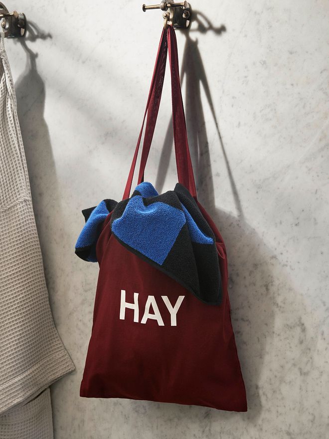 Holiday gift for a friend – delight your pals with beautiful and functional design presents!