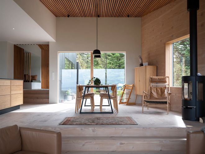 An image of the Holiday home by Þingvallavatn by KRADS architects: a leisure home located in Iceland in the middle of a picturesque scenery. This image features the buildings interior: the dining area decor.