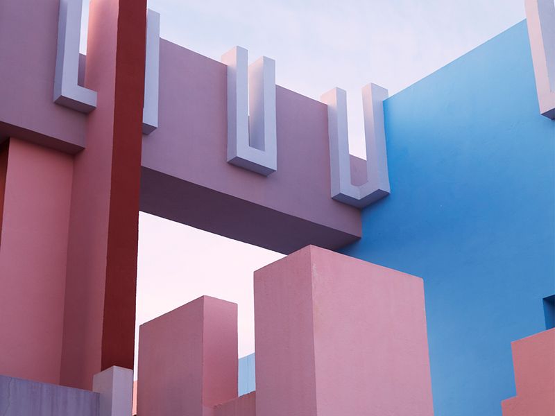 Ricardo Bofillin La Muralla Roja on elokuvallinen unelmatalo Espanjan rannikolla