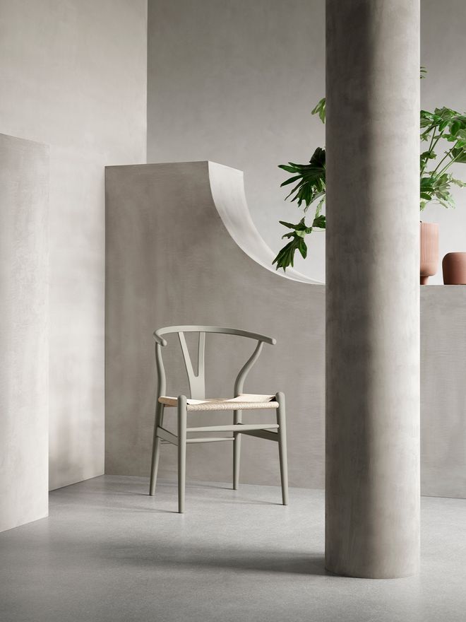  Carl Hansen & Søn Wishbone x Ilse Crawford chair in the shade soft Clay.