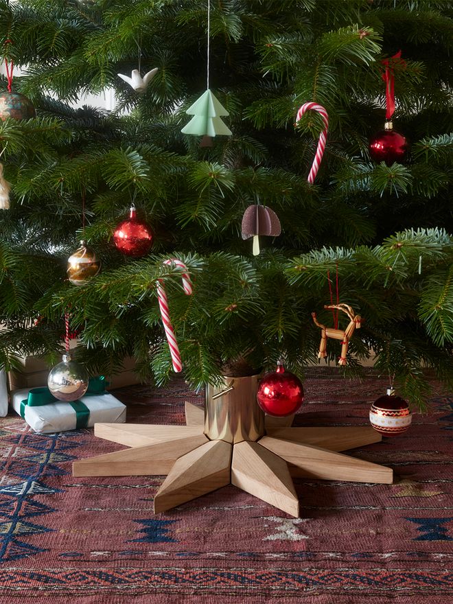 Skagerak Stella Christmas tree base, oak
