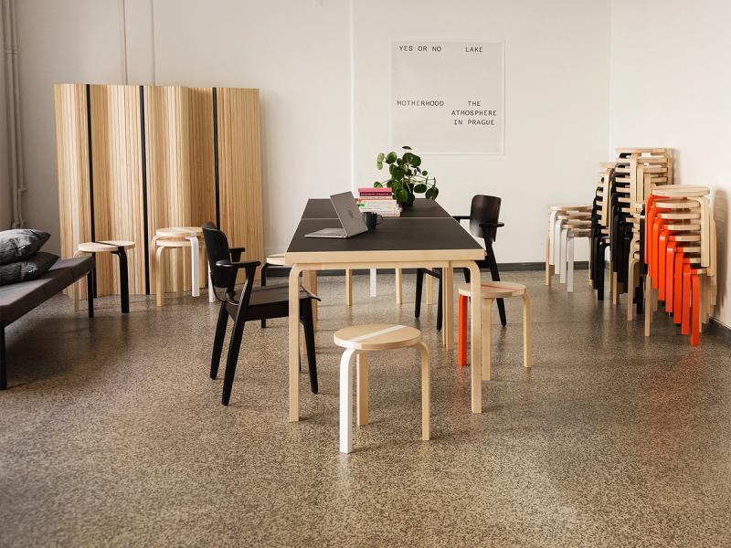 Artek-klassikon uusi ilme: Publics-jakkara on osa Finnish Design Shopin juhlavuoden mallistoa