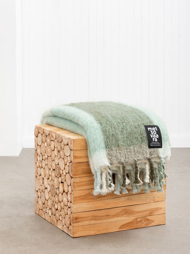 Metsovaara's Helmiäinen mohair throw