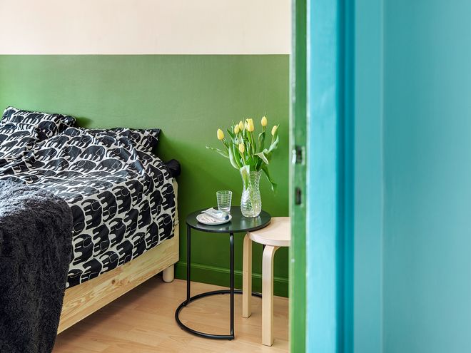 Artek Side Table 606, black