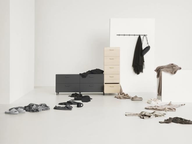 String Furniture Relief-laatikostot, musta ja saarni