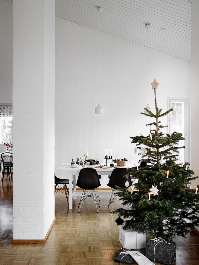 Vitra DSR chairs in black