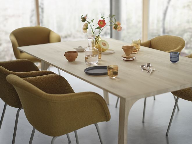 Muuto Earnest table