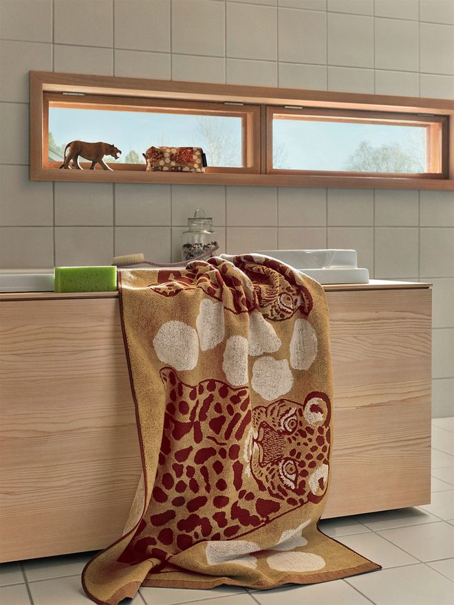Marimekko Kaksoset bath towel, beige - burgundy