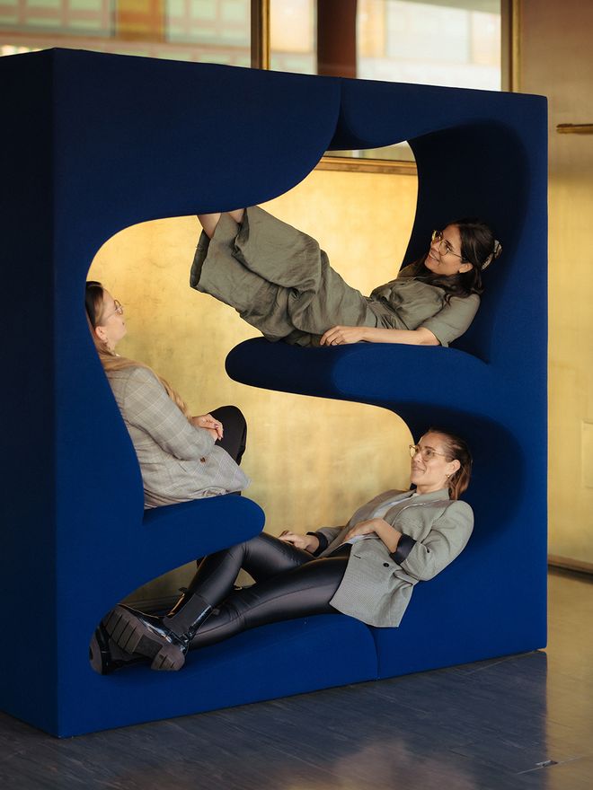 3 persons sitting on Verner Panton's Living Tower