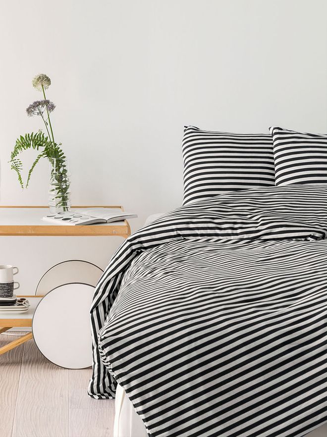 Marimekko Tasaraita duvet cover 150 x 210 cm, black - white