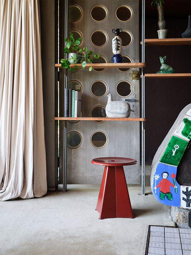 Vitra Tabouret Métallique in Japanese red