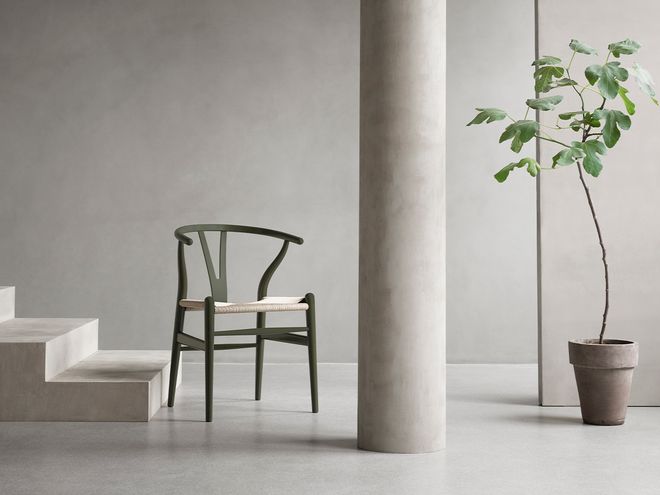  Carl Hansen & Søn Wishbone x Ilse Crawford chair in the shade soft Seaweed