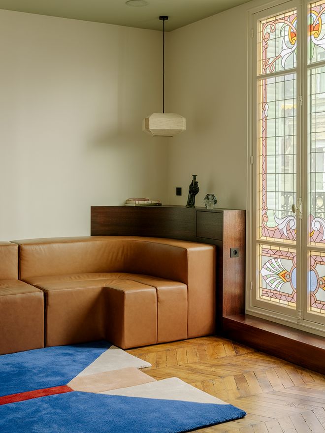 An image of an apartment in Paris, Lunain, designed by architect Louis Denavaut. The image features the living room decor. 