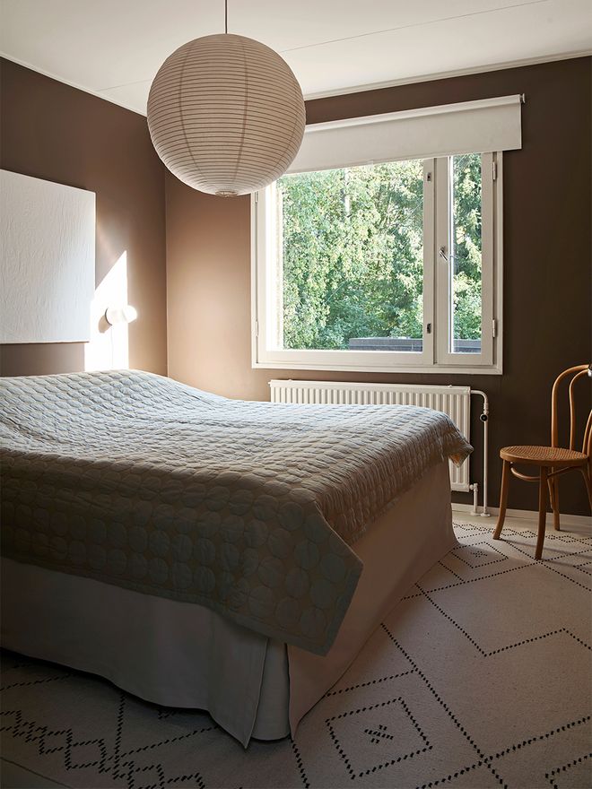 An image of Asli Ufacik's home: the bedroom decor.