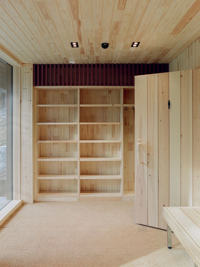 The changing room at the Kuusijärvi smoke saunas
