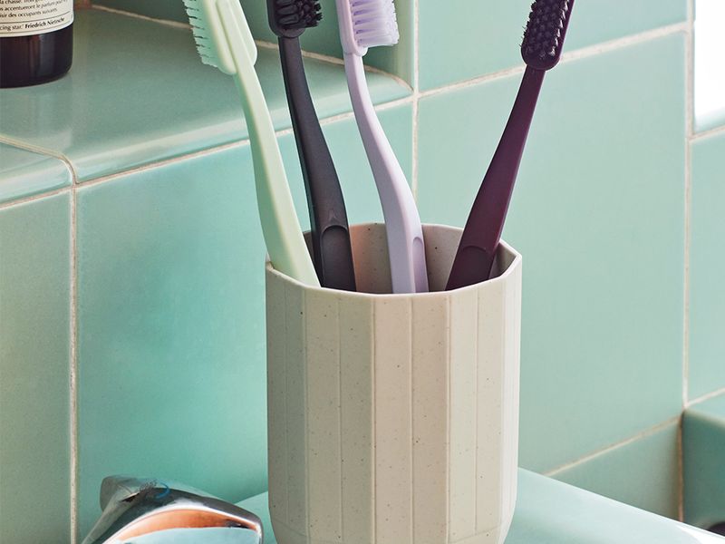 Update the bathroom decor effortlessly