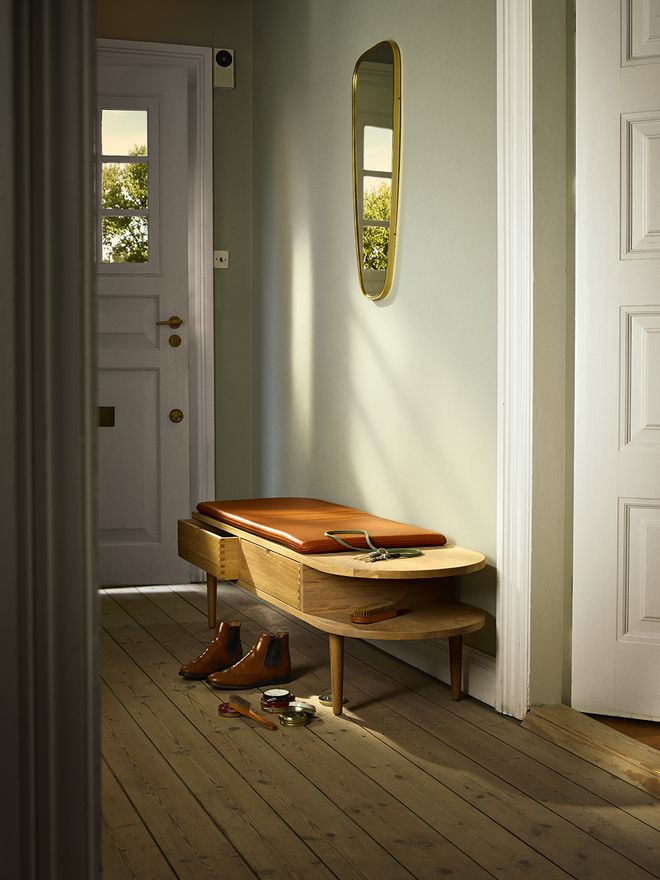 An image of FDB Møbler's F24 Radius bench as part of the hallway decor.