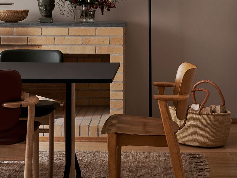 The Domus chair – from a multipurpose dorm chair to a design favorite