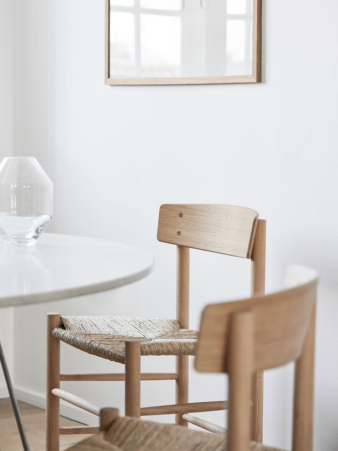 J39 chair at the table