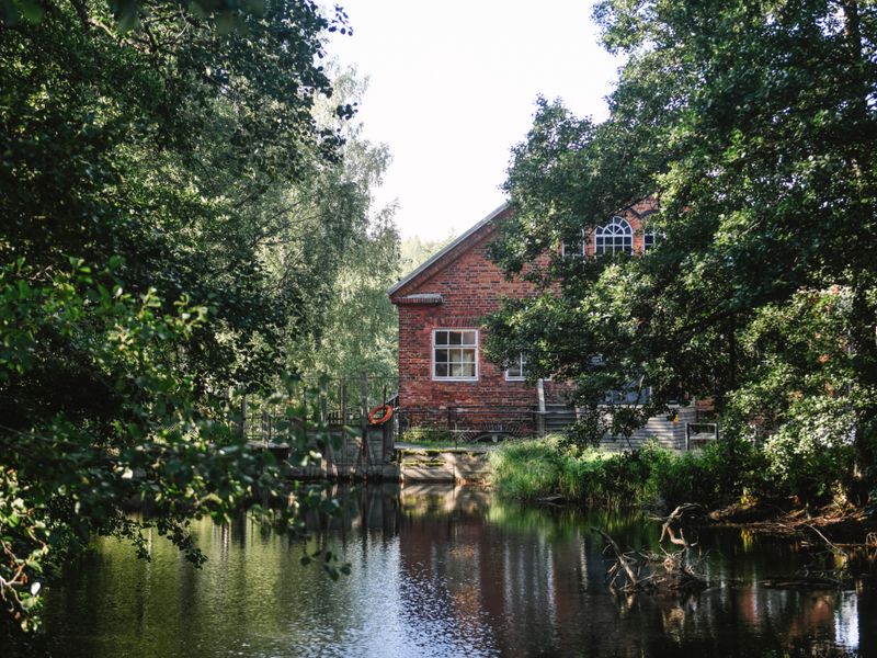 Fiskars palaa juurilleen: 375-vuotisjuhlakirja avaa ovet ruukkikylän arkeen