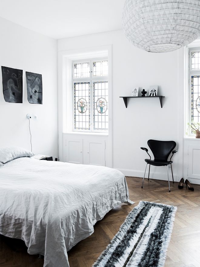 île table and wall lamp