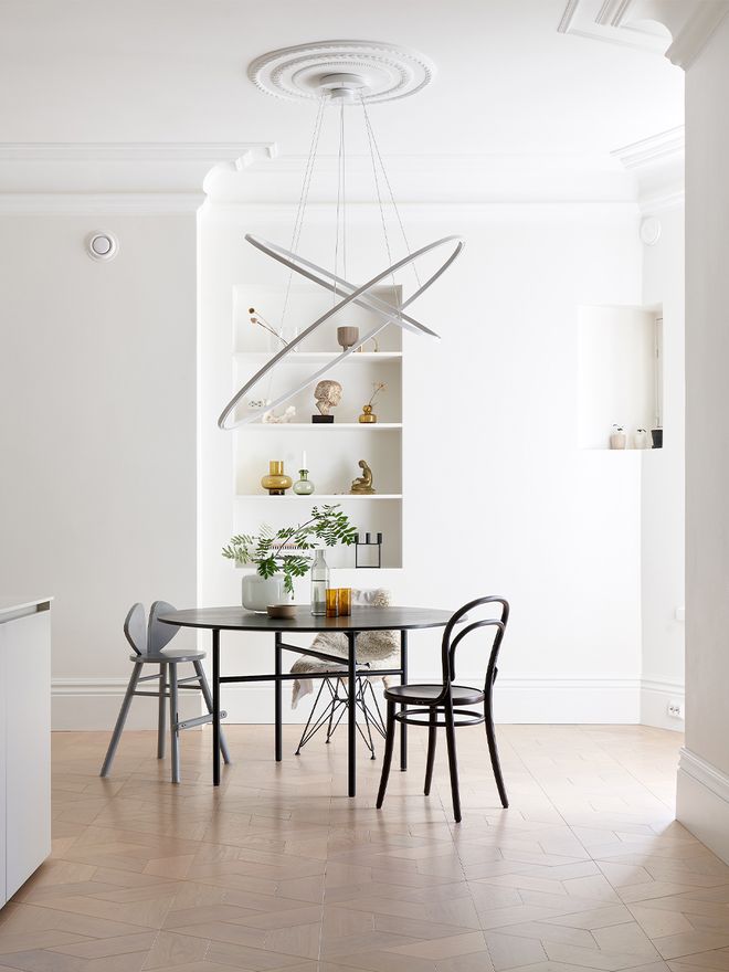 Menu Snaregade table round 138 cm, black oak