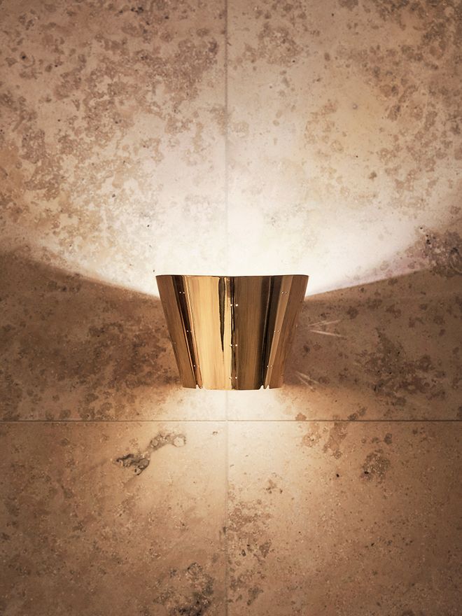 Paavo Tynell wall lamp at Hotel Vaakuna