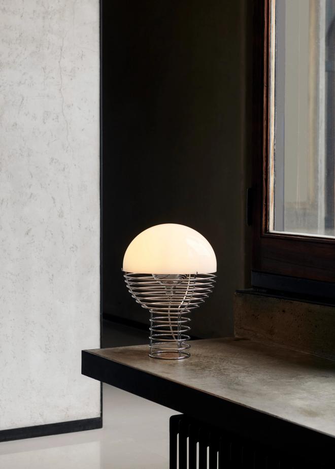 Wire lamp designed by Verner Panton in white, in a minimalist space that does not distract attention from the lamp