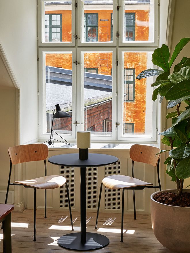 Pavilion AV1 chair