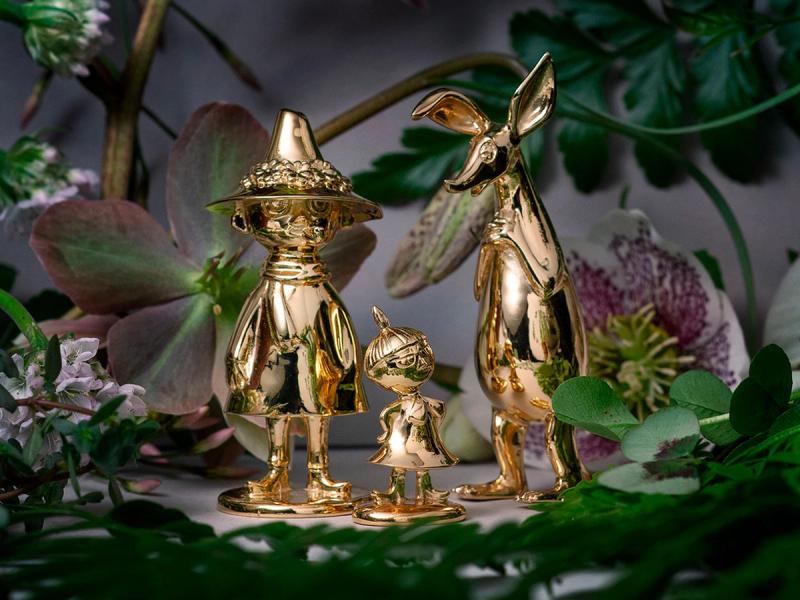 Moomin x Skultuna -kokoelmassa Muumit säihkyvät kullanhohtoisina