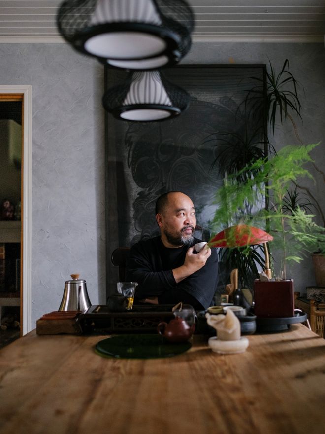 Taiteilija Pan Jianfeng keittiössään
