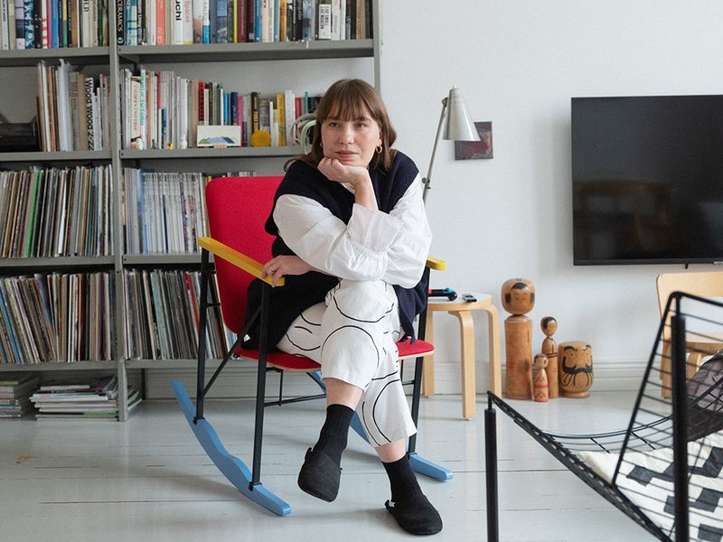 Annika Tickle katselee näköalapaikalta Muumilaaksoon: ”Moomin Arabian muumit saavat olla leikkisiä ja värikkäitä”