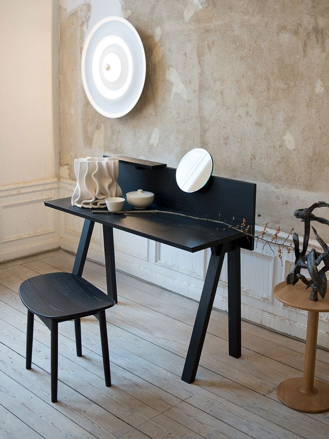 An image of Ariake's Sagyo desk that has been turned into a vanity.