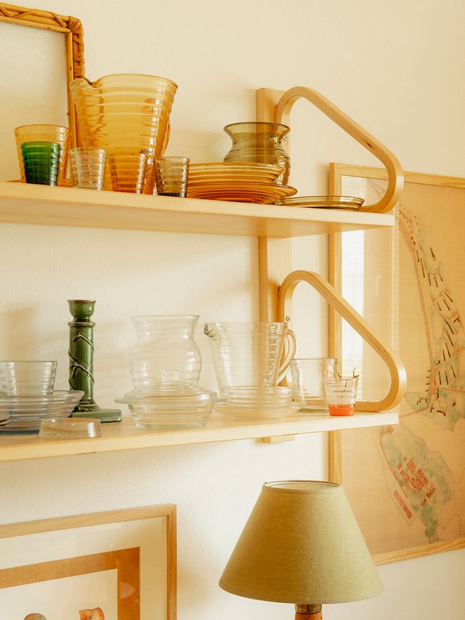 Aino Aalto's Bölgeblick glassware collection on an open shelf