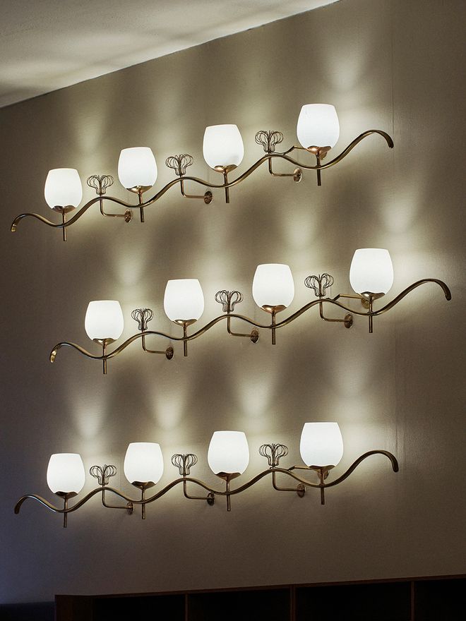 Paavo Tynell wall lamps at Hotel Vaakuna