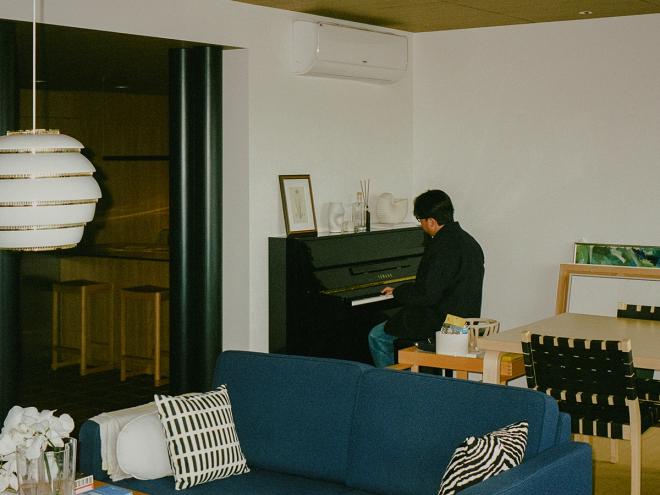 Egg 2 playing piano in his living room