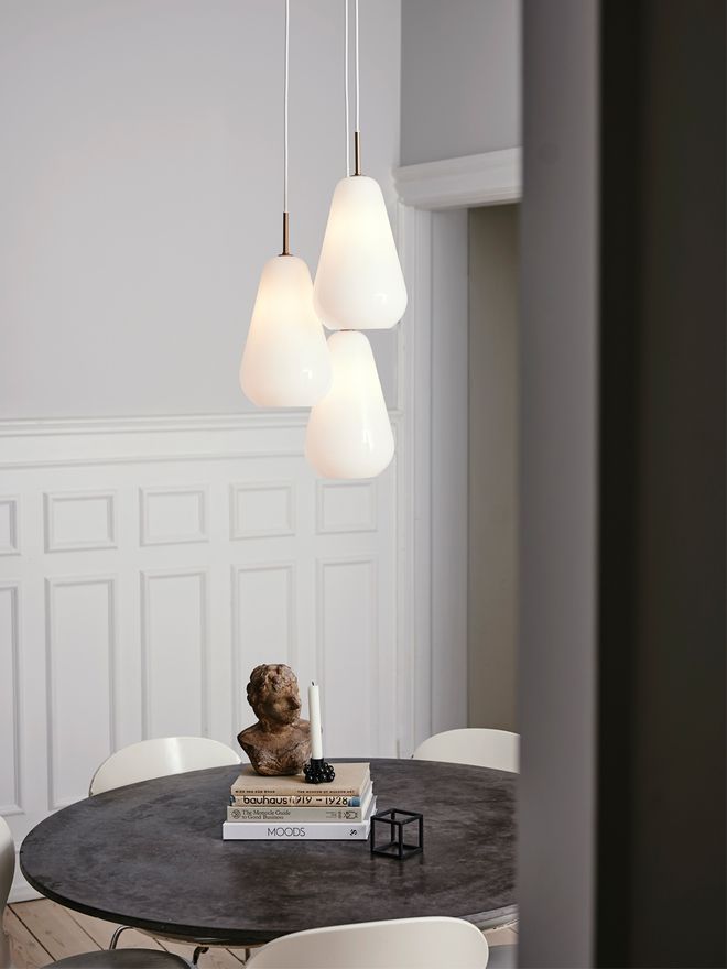 Nuura's Anoli 3 pendant in dining room decor.