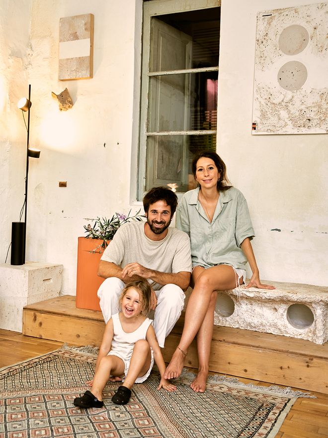 Mateo Fumeron ja Minerva Capdevila lapsensa Ritan kanssa