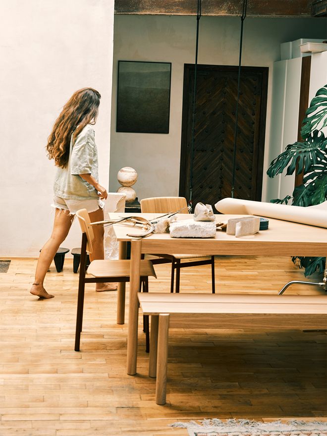 Muuto Linear Wood -ruokapöytä ja -penkki