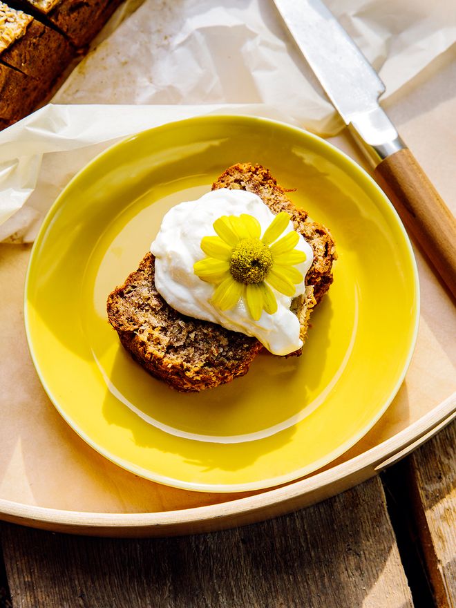 Coconut banana bread on Iittala's yellow Teema plate